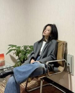 Tôi Kiếm Tiền Nuôi Cả Nhà, Nhưng Họ Lại Sợ Tôi Tiêu Tiền