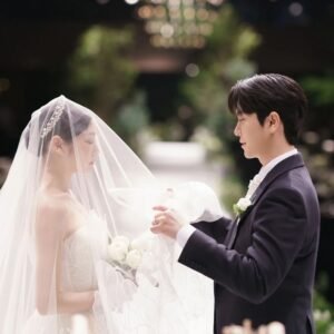 Cỗ Bàn Nhà Tôi 1.288, Nhà Chồng 8.888