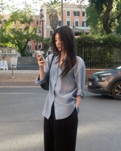 Giúp Bố Đóng Tiền Điện, Tôi Phát Hiện Ông Có Hai  Gia Đình