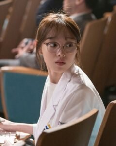 Sau Khi Bị Chồng Tố Cáo, Tôi Trở Thành Bác Sĩ Không Ai Dám Nhận